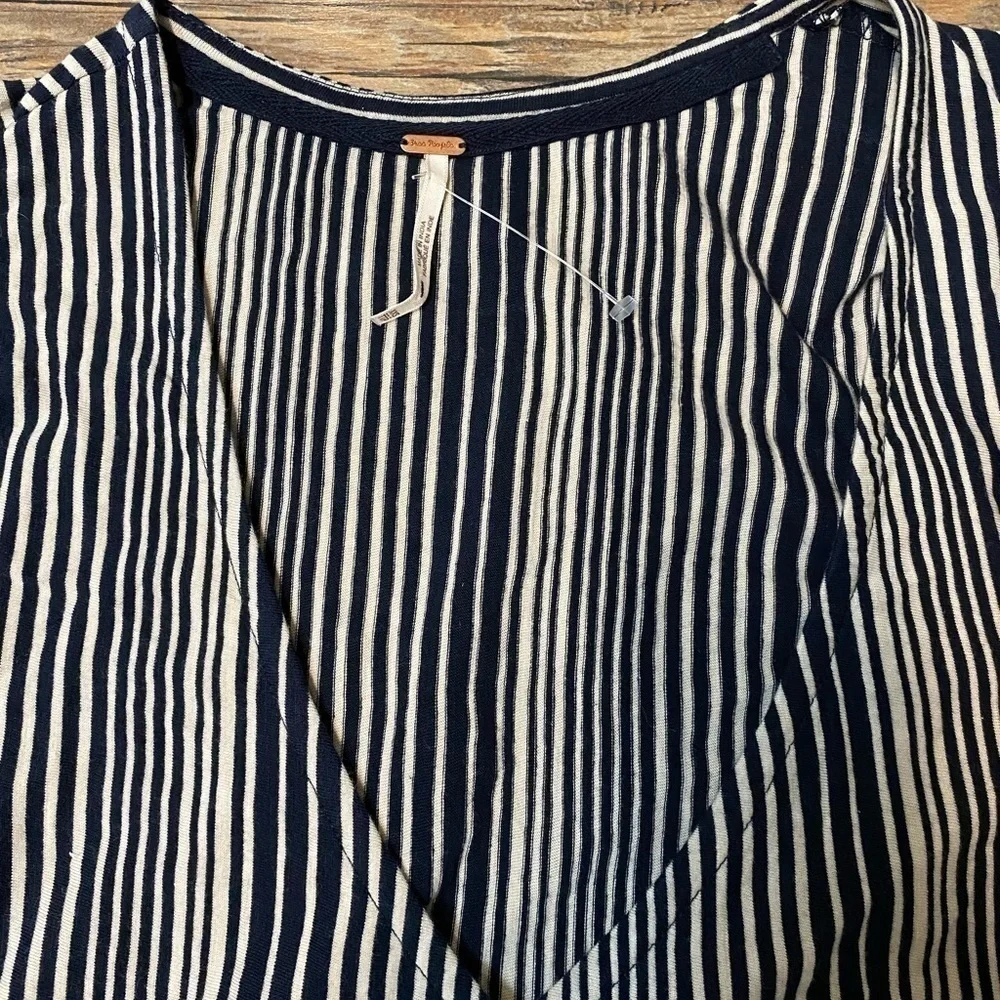 𝅺FREE People Navy & Cream Wrap Top NWOT Sz XXS - Picture 3 of 6